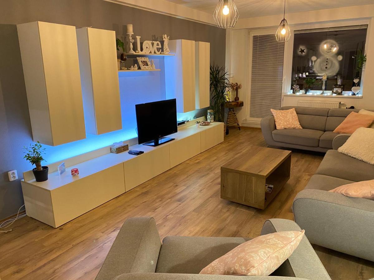 Apartman Slnecna Terasa S Vlastnym Parkovanim Na 2 Auta Lägenhet Žilina Exteriör bild