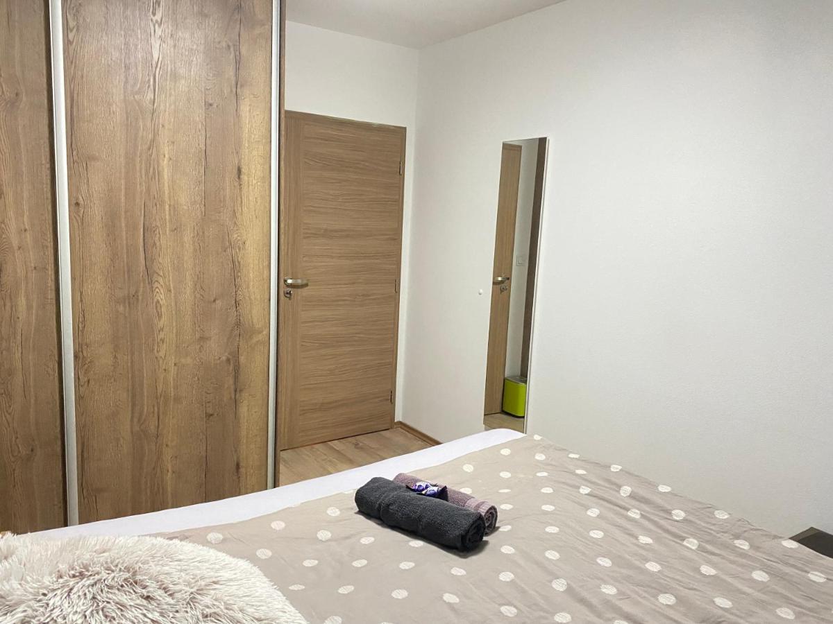 Apartman Slnecna Terasa S Vlastnym Parkovanim Na 2 Auta Lägenhet Žilina Exteriör bild