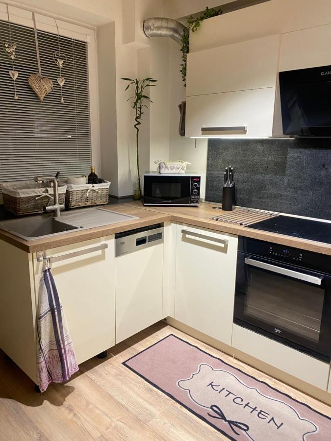 Apartman Slnecna Terasa S Vlastnym Parkovanim Na 2 Auta Lägenhet Žilina Exteriör bild