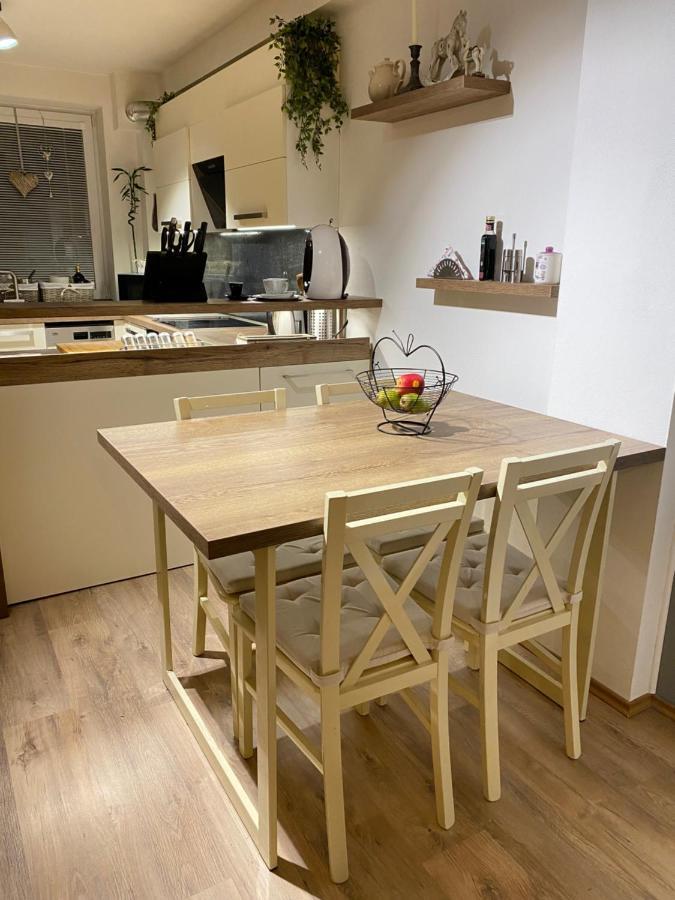 Apartman Slnecna Terasa S Vlastnym Parkovanim Na 2 Auta Lägenhet Žilina Exteriör bild