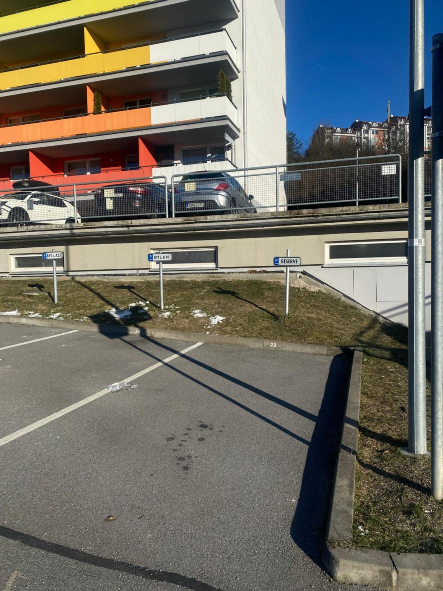 Apartman Slnecna Terasa S Vlastnym Parkovanim Na 2 Auta Lägenhet Žilina Exteriör bild