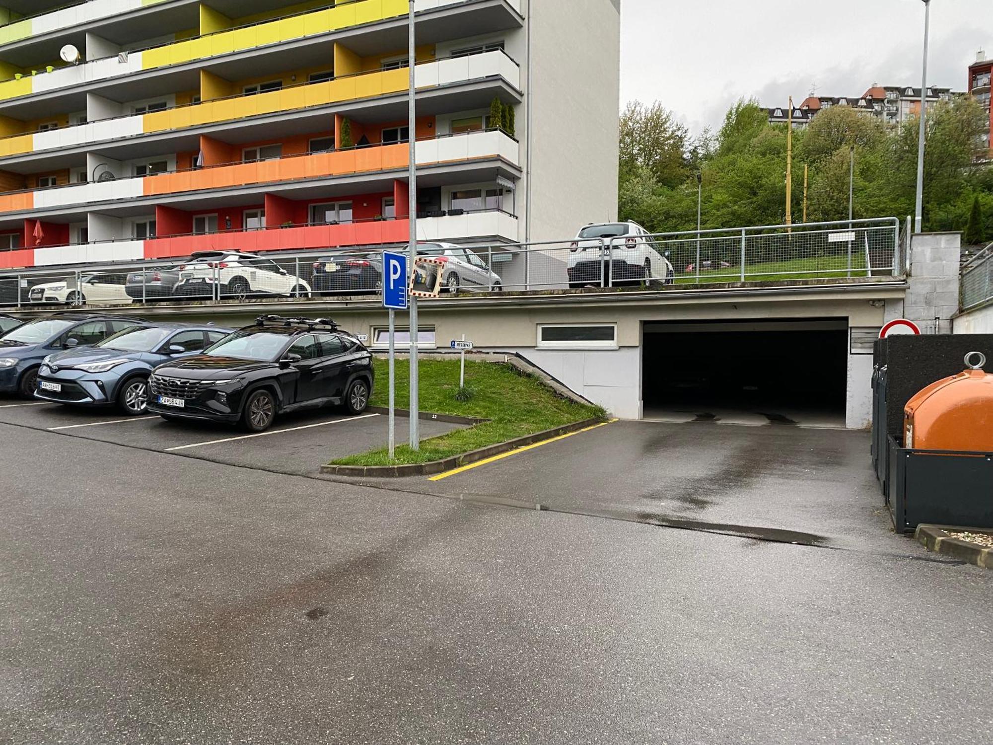 Apartman Slnecna Terasa S Vlastnym Parkovanim Na 2 Auta Lägenhet Žilina Rum bild
