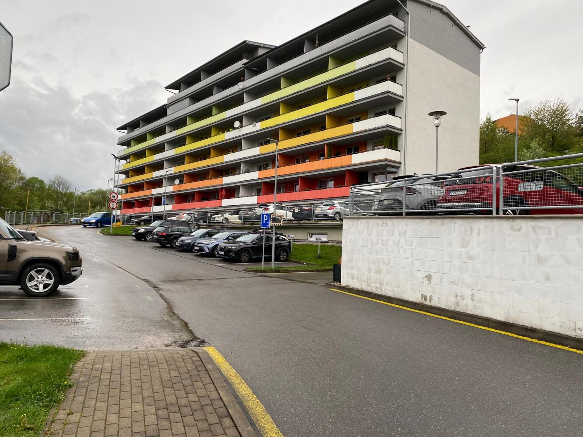 Apartman Slnecna Terasa S Vlastnym Parkovanim Na 2 Auta Lägenhet Žilina Rum bild